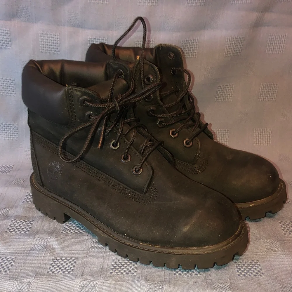 Used Boys Timberland Black Boots Size 2M 12707